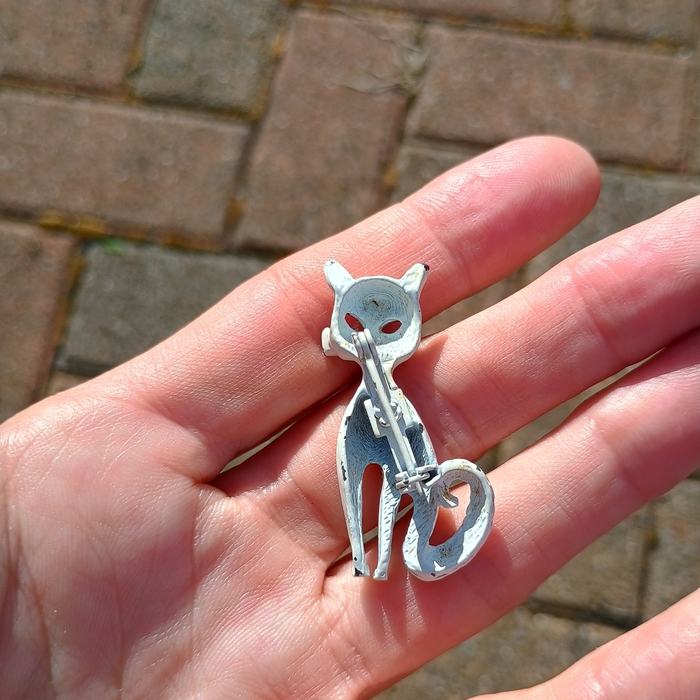 VTG Mid-century enamel Siamese cat brooch, kitsch core vibes, cat lady - Picture 6 of 8